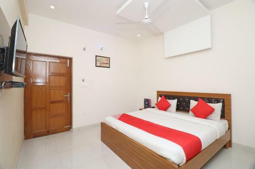 Hotel Oyo 16599 Chandra Palace