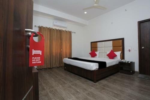 Hotel Capital O 37423 Golden Leaf
