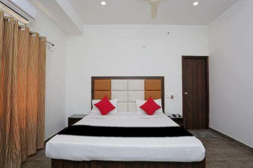 Hotel Capital O 37423 Golden Leaf