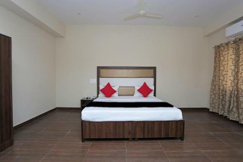 Hotel Capital O 37423 Golden Leaf