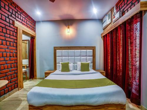 Hotel Sahastradhara Riverresort