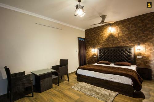 Hotel Sahastradhara Riverresort