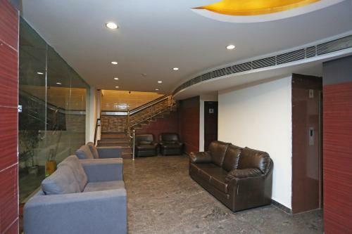 Hotel Collection O 225 Valley Plaza