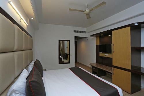Hotel Collection O 225 Valley Plaza