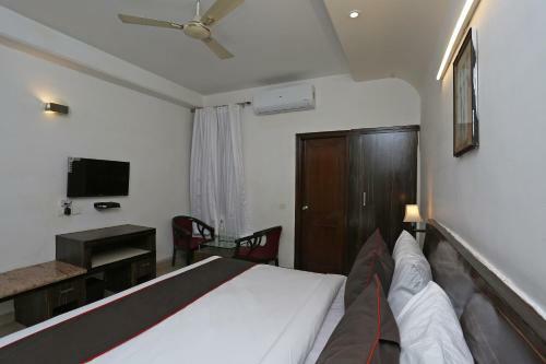 Hotel Collection O 225 Valley Plaza