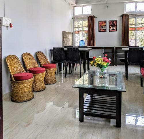 Hostal Townhouse - The Urban Inn