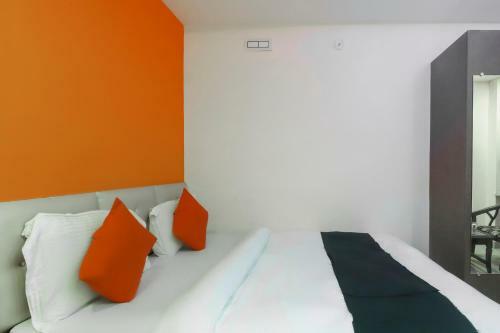 Capital O74648 Vinayaka Hotel
