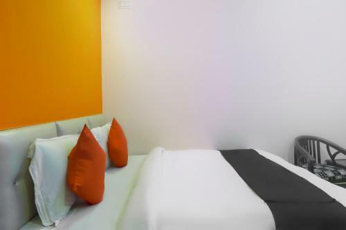 Capital O74648 Vinayaka Hotel