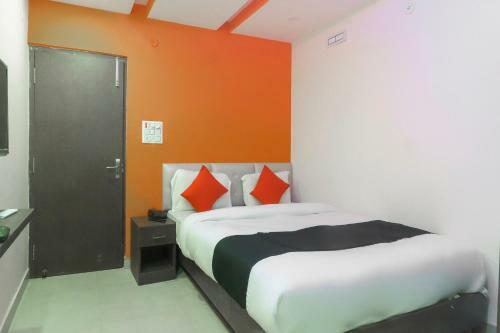 Capital O74648 Vinayaka Hotel