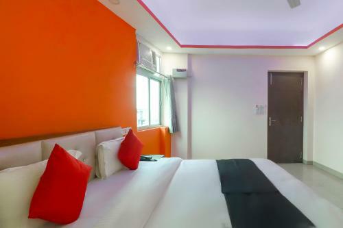 Capital O74648 Vinayaka Hotel