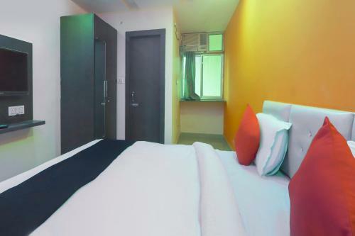 Capital O74648 Vinayaka Hotel