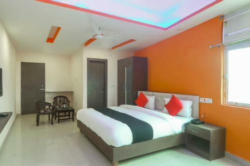 Capital O74648 Vinayaka Hotel