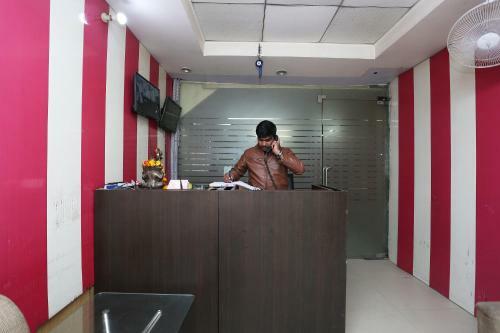 Oyo 28302 Hotel Welcome Banquets And Room