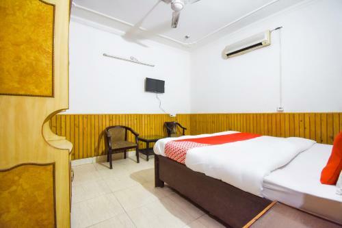 Oyo 70046 Hotel Royal Punjab