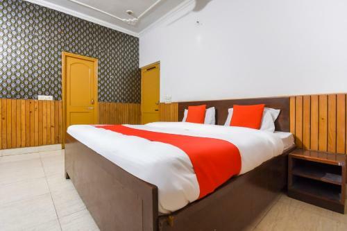Oyo 70046 Hotel Royal Punjab