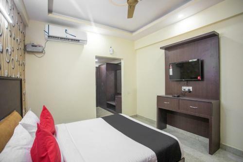 Capital O 42705 Hotel Abhinandan Palace