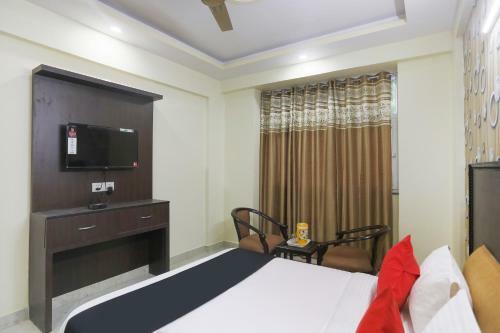 Capital O 42705 Hotel Abhinandan Palace
