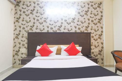 Capital O 42705 Hotel Abhinandan Palace