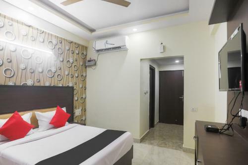 Capital O 42705 Hotel Abhinandan Palace