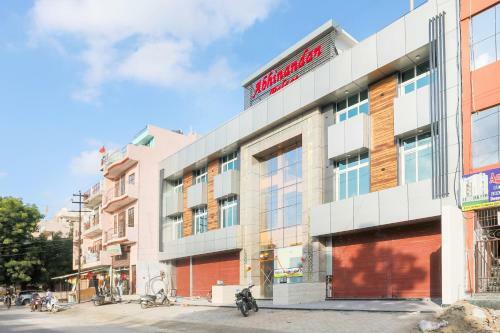 Capital O 42705 Hotel Abhinandan Palace