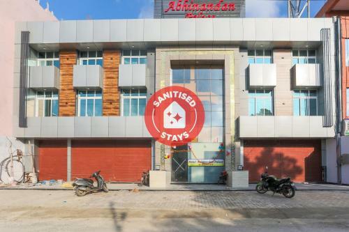 Capital O 42705 Hotel Abhinandan Palace