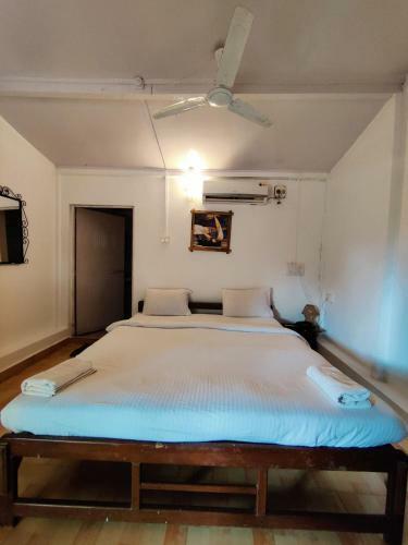 Hotel Morjim Beach Resort