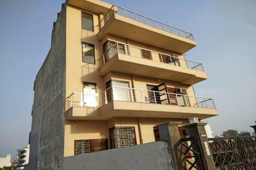 Hotel Oyo 27645 Lux Stays