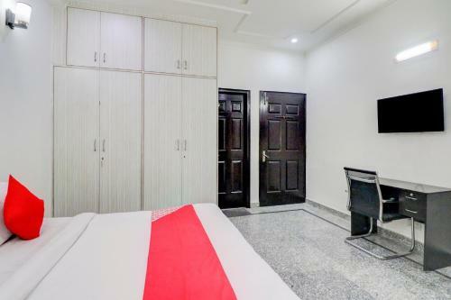 Oyo 79248 Hotel Rising Stay