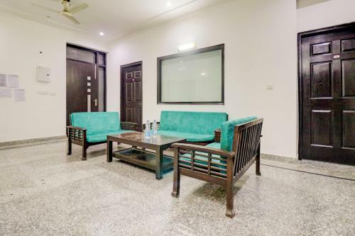 Oyo 79248 Hotel Rising Stay