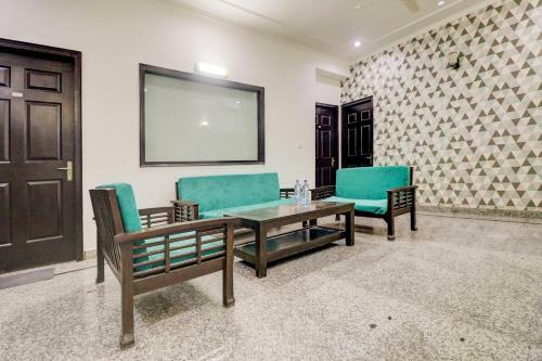 Oyo 79248 Hotel Rising Stay