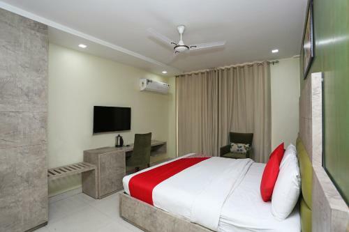 Hotel Oyo 33355 La Rooms