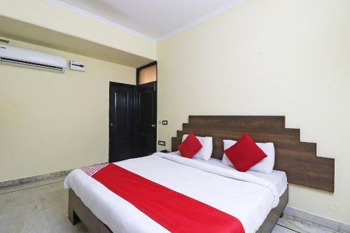 Oyo 49576 Hotel Divine
