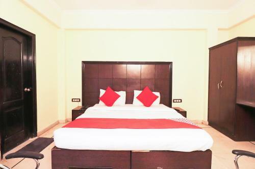 Oyo 49576 Hotel Divine