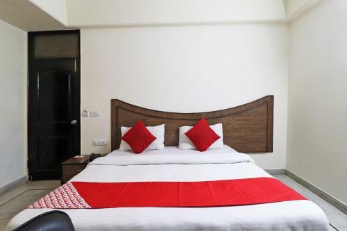 Oyo 49576 Hotel Divine