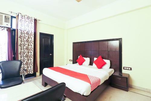 Oyo 49576 Hotel Divine