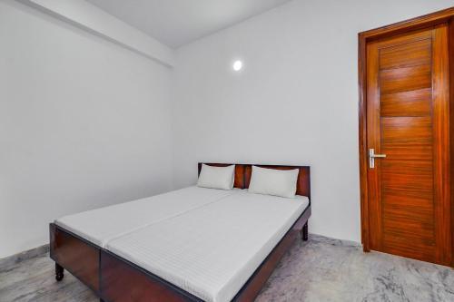 Hotel Oyo 74583 Red Velvet Inn