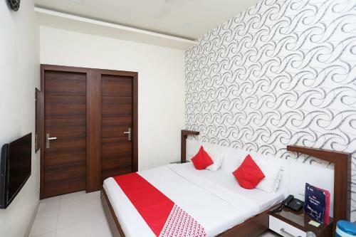 Oyo 17280 Hotel Relax Residency