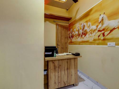 Oyo 77970 Hotel Sangam