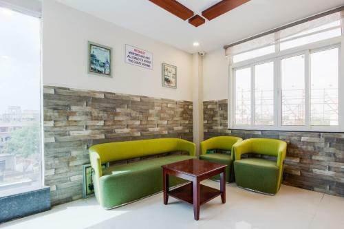 Hotel Oyo 44264 Mythri Guest House