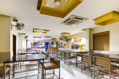 Hotel Capital O 67372 Garuda Suites