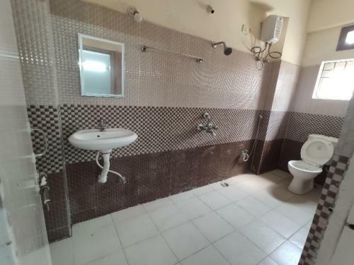 Oyo 79693 Hotel Aig Inn