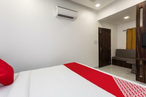 Hotel Capital O 26167 Ten Eleven Grand