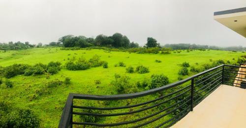 Villa Royal Meadows - Igatpuri Bungalow A