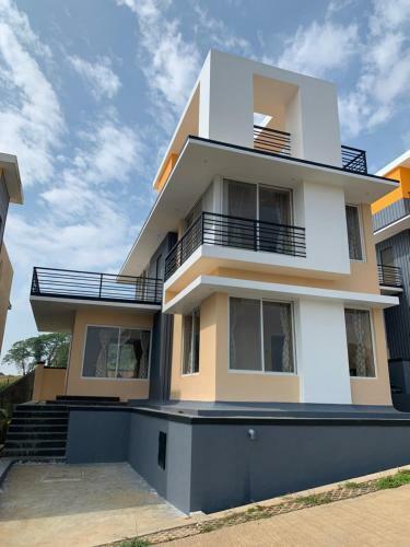 Villa Royal Meadows - Igatpuri Bungalow A