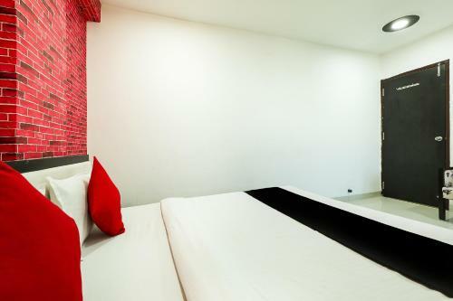 Capital O 71256 Hotel Seemansh