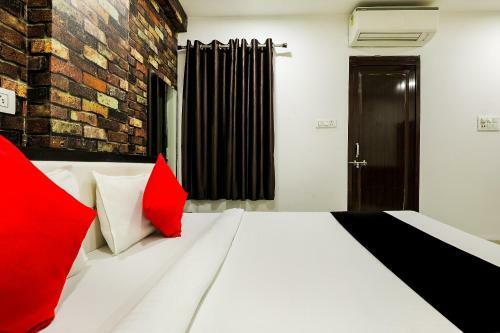 Capital O 71256 Hotel Seemansh