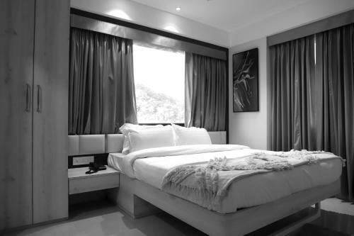 Hotel Grand Girdhar