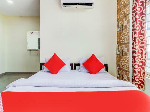 Oyo 79305 Flagship Hotel White House