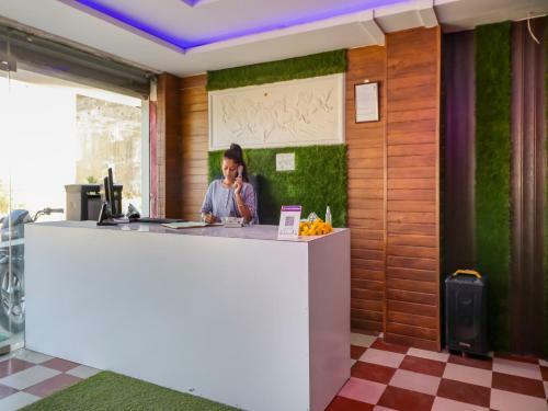 Oyo 79305 Flagship Hotel White House
