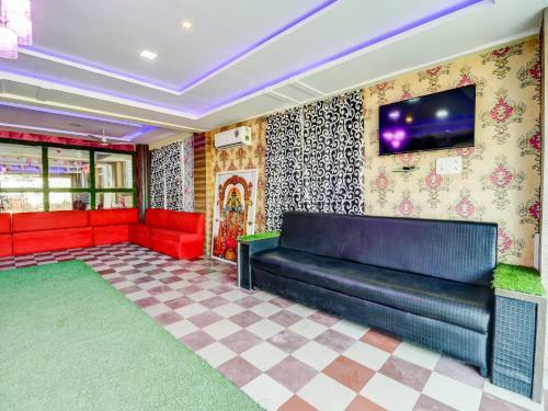 Oyo 79305 Flagship Hotel White House